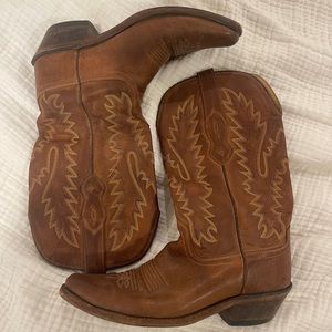 Women’s cowgirl boots size 6.5